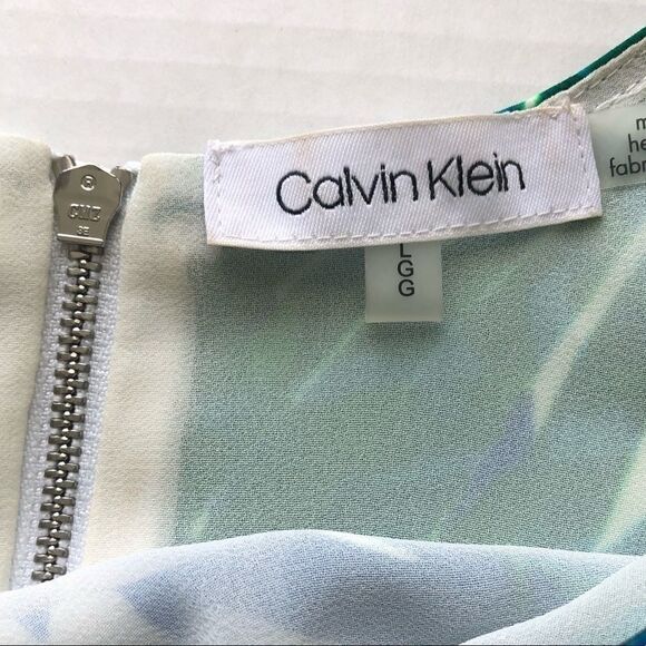 Calvin Klein size large cold shoulder back zip top - Picture 3 of 9